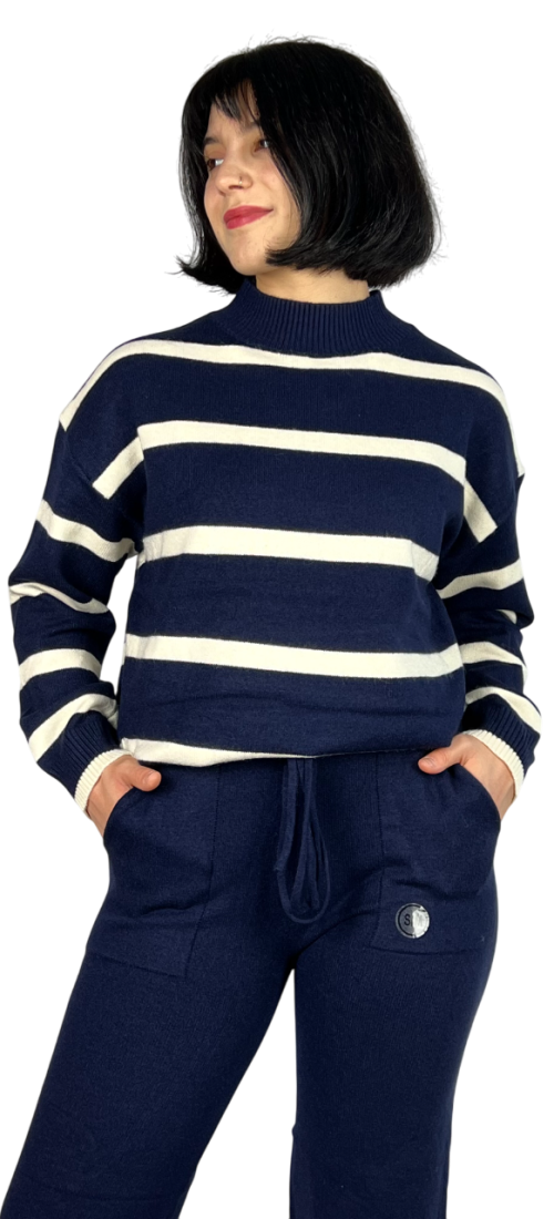 Komplet sweter w paski i spodnie